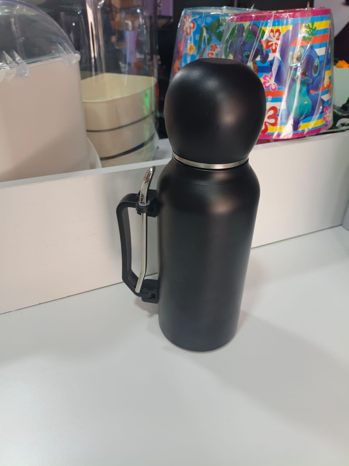 MATTE VACUM FLASK WITH CUP AND BOMBILLIA - BLACK 1300ML