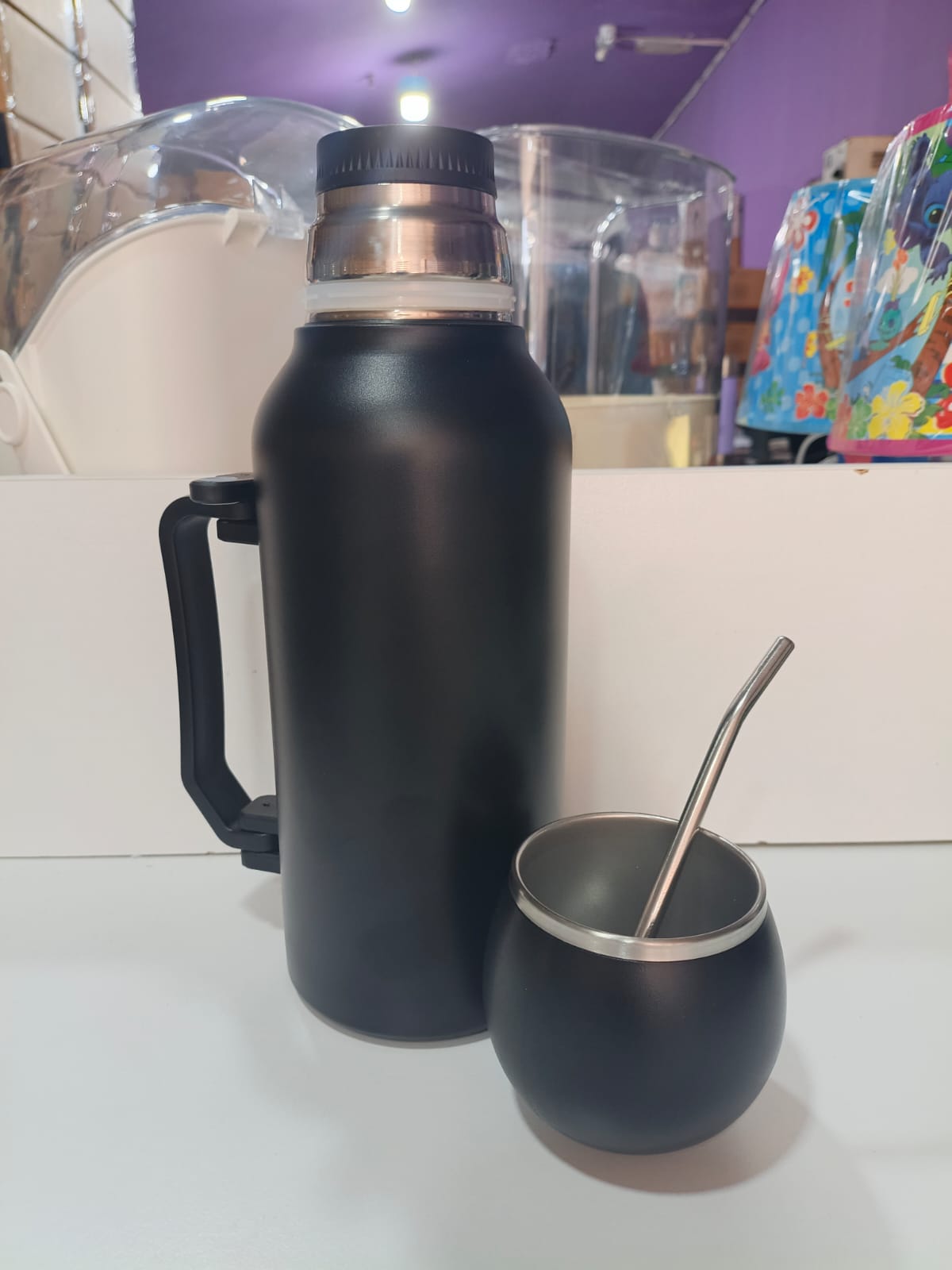 MATTE VACUM FLASK WITH CUP AND BOMBILLIA - BLACK 1300ML